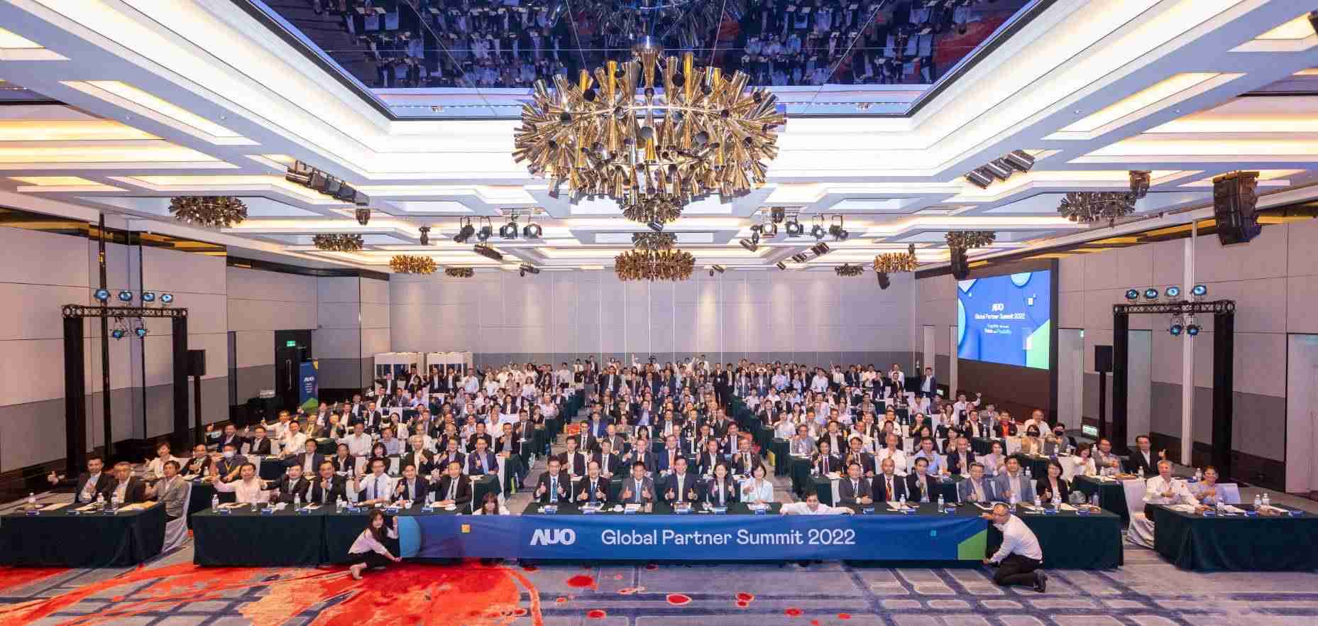 友達推動「安心、、、創新、、、用心、、、、同心、、、、盡心」五星職旅，，為菲籍員工打造全方位照護，，，，首度贏得「人權實踐與發展領袖獎」殊榮