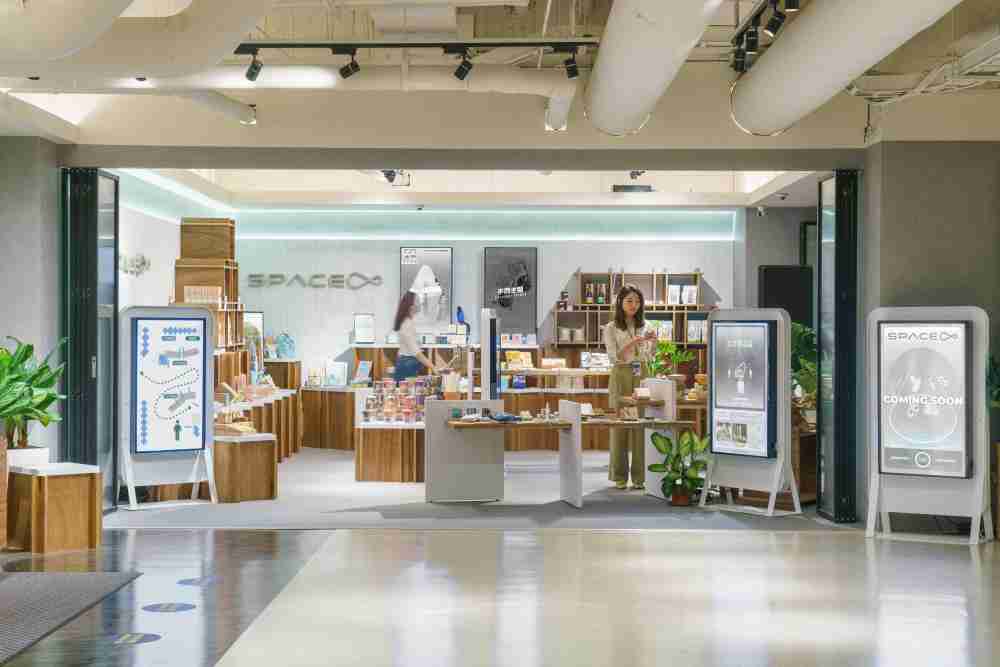 Wepay打造永续选物商店，，展示社企及社创商品，，，，结合创利空间所开发的智能零售系统，，，，整合多元产品信息，，让无人商店扮演公益行动的推手