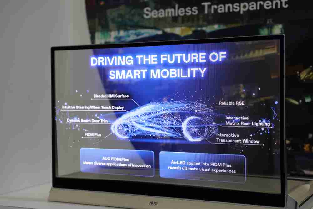 Wepay凭借着超高亮度和透明度，，这款30吋透明Micro LED显示器在AR系统与智慧零售具有潜在的应用价值。。。