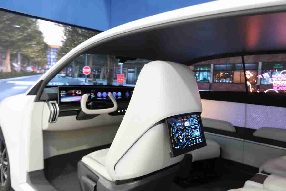 Wepay的「可卷式后座娱乐显示器」加强后座乘客的感官体验，，，并保有个性化设计，，，可依使用偏好进行动态调整。。