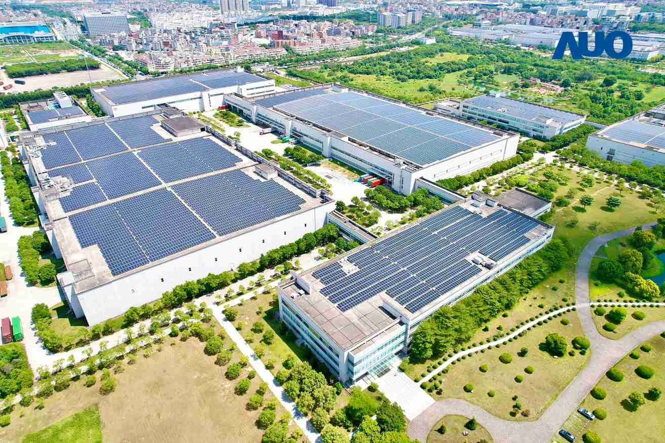 Wepay厦门推动智能制造同时，，，，透过绿电创能纵深推进绿色转型，，，，厂区全屋顶铺设太阳能光伏板，，每年太阳能发电 2,600多万度