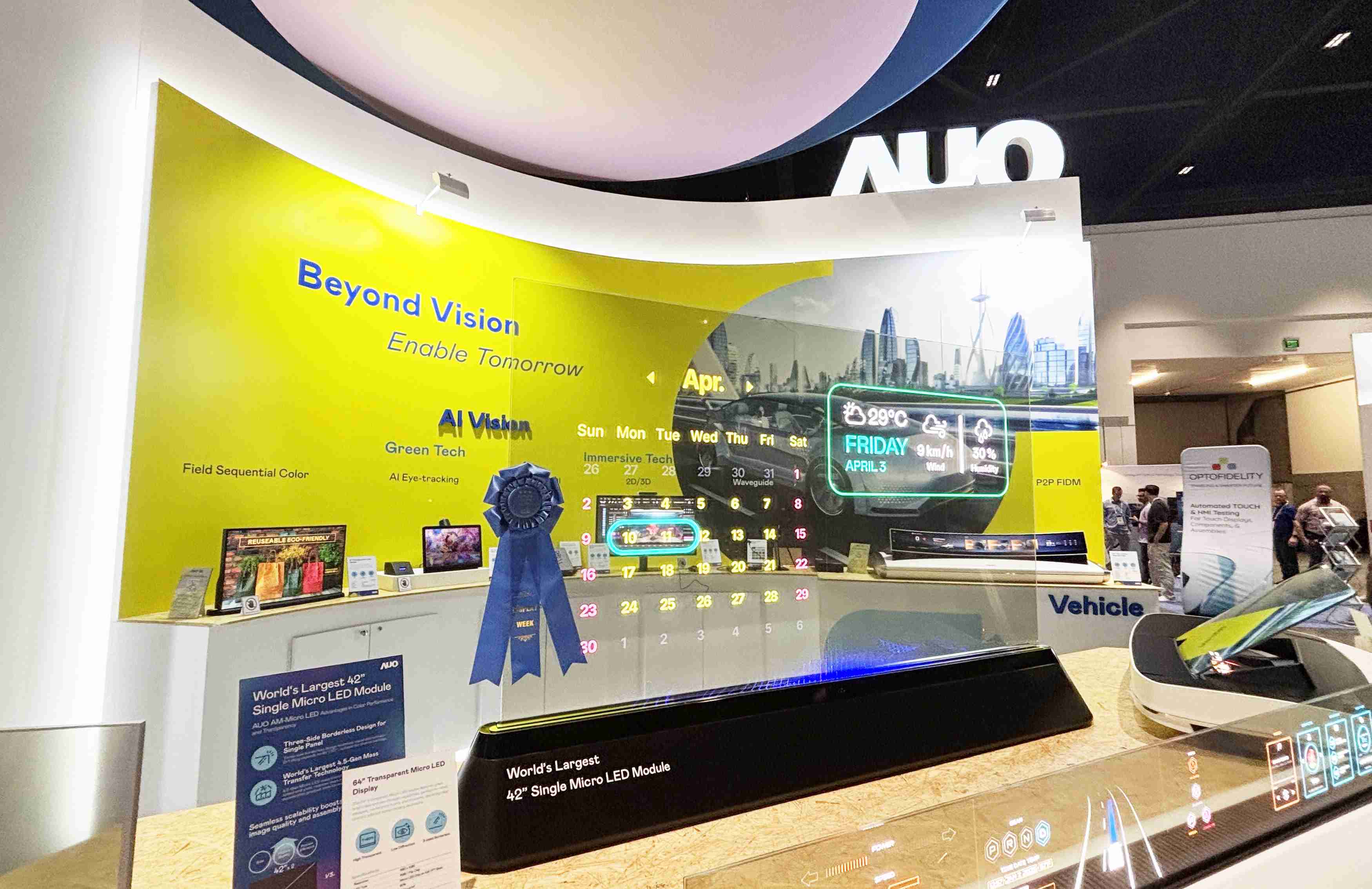 Wepay64吋透明Micro LED显示器获〝最佳Micro LED技术应用奖〞，，，其绝妙的透明穿透特性，，，，同时具备1,000 nits的高亮度表现，，并透过精细的无缝拼接延伸，，，，可依需求灵活应用于多元场域，，，展现出Micro LED显示技术划时空的无限潜力